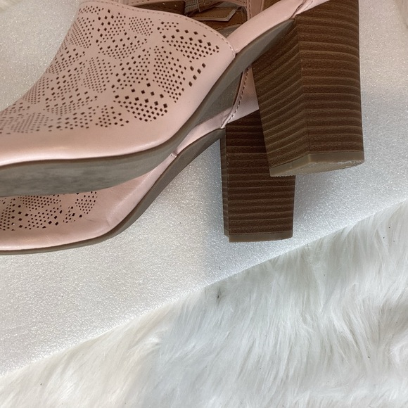 MAURICES JENNA DOUBLE STRAP LASER CUT BLOCK HEEL SANDALS PALE MAUVE SZ 9 - Picture 9 of 10